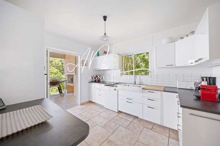 Image No.8-4 Bed House for sale