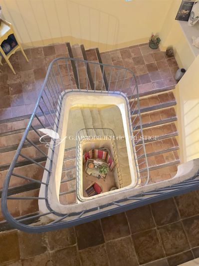 Image No.20-6 Bed House for sale