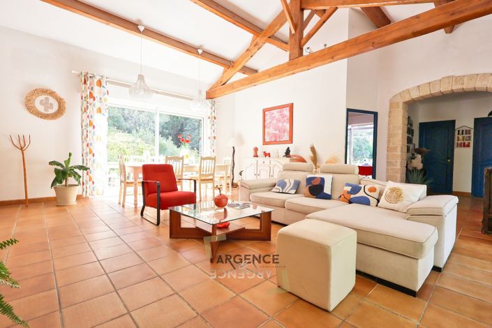 Image No.10-3 Bed House for sale