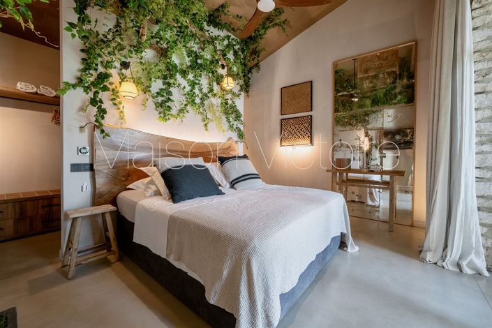 Image No.18-6 Bed House for sale