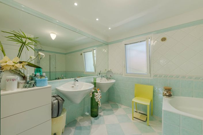 Image No.8-3 Bed House for sale