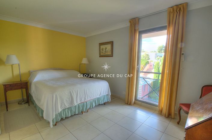 Image No.9-3 Bed Apartment for sale