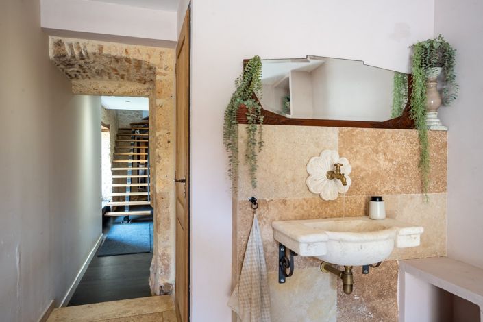 Image No.20-8 Bed House for sale