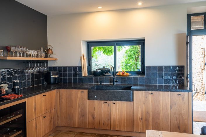 Image No.7-8 Bed House for sale