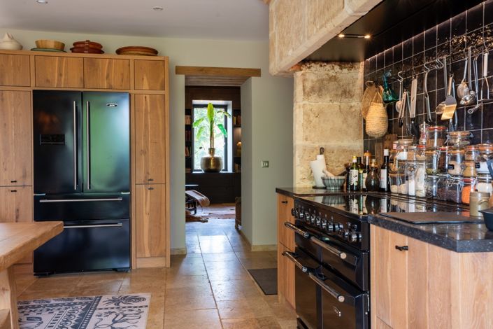 Image No.8-8 Bed House for sale