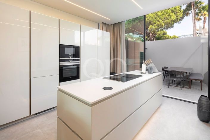 Image No.13-3 Bed House for sale