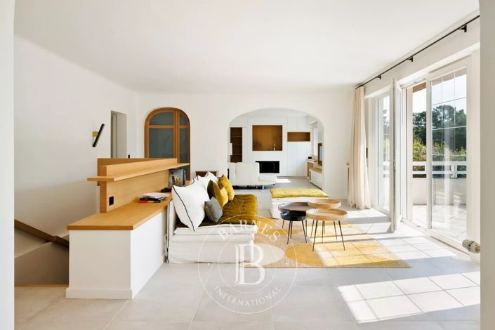 Image No.16-5 Bed House for sale