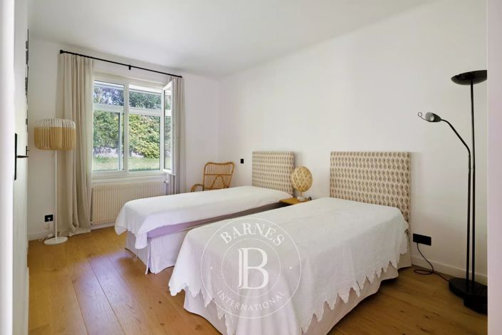 Image No.20-5 Bed House for sale