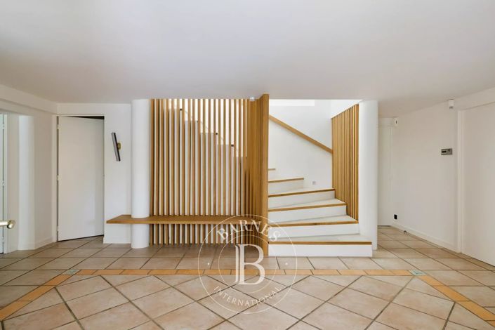 Image No.24-5 Bed House for sale