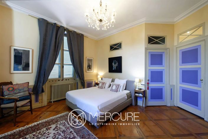 Image No.12-10 Bed Property for sale