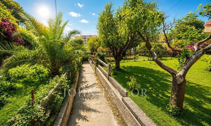Image No.2-5 Bed House for sale