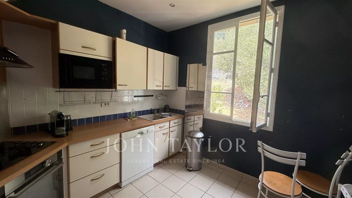 Image No.8-5 Bed House for sale