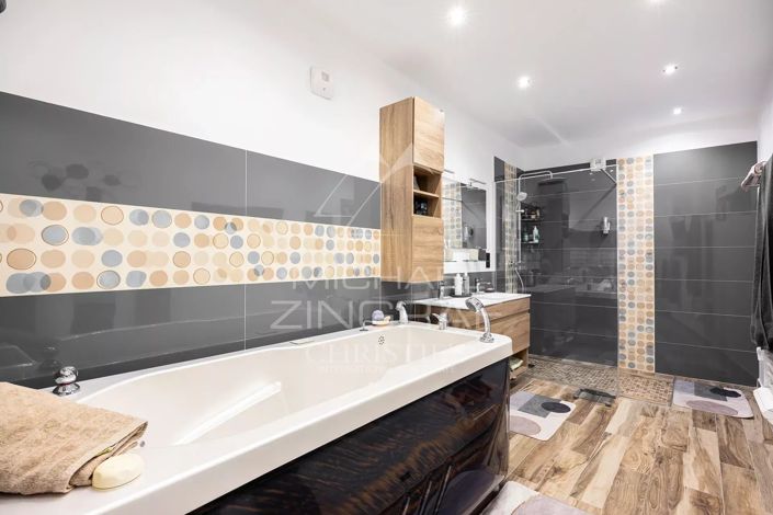 Image No.10-3 Bed House for sale