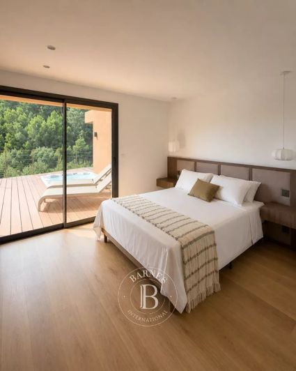 Image No.12-5 Bed House for sale