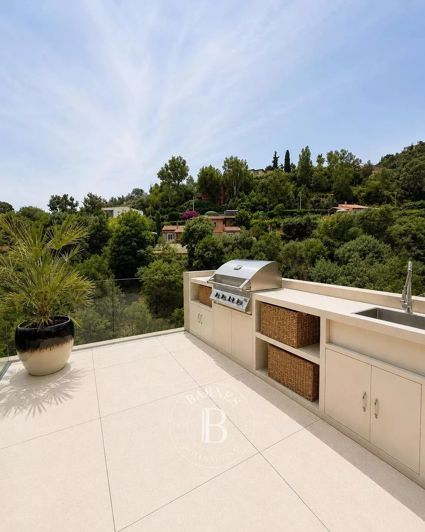 Image No.24-5 Bed House for sale