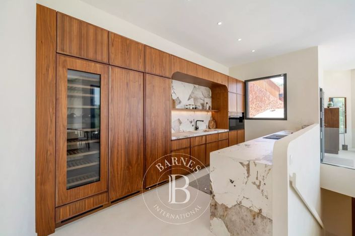 Image No.7-5 Bed House for sale