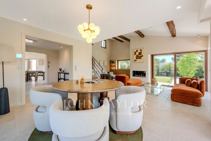 Image No.14-6 Bed House for sale
