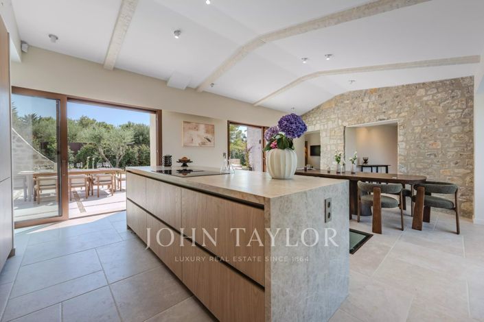 Image No.16-6 Bed House for sale
