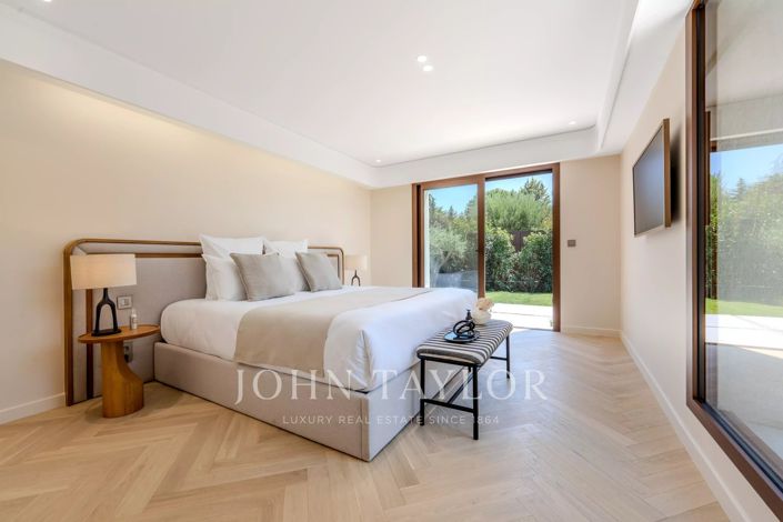 Image No.19-6 Bed House for sale