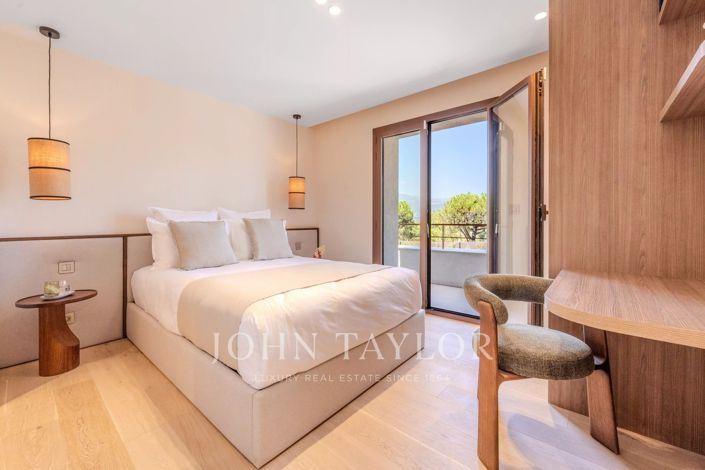 Image No.21-6 Bed House for sale