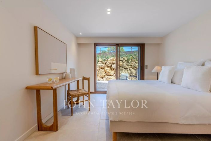 Image No.24-6 Bed House for sale