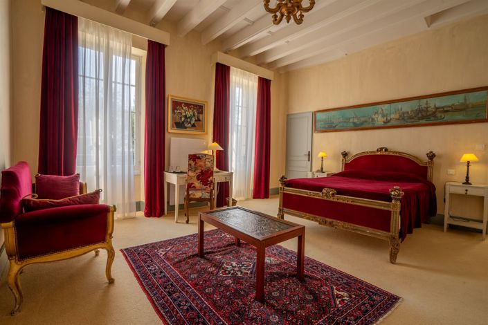 Image No.15-12 Bed Property for sale