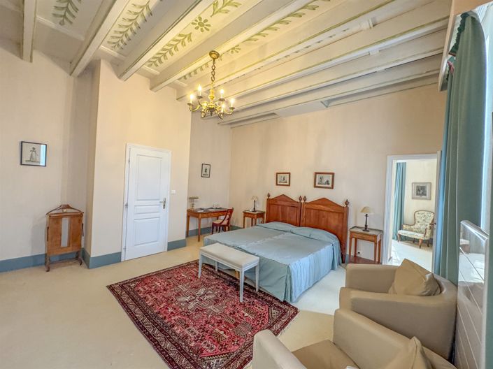 Image No.16-12 Bed Property for sale