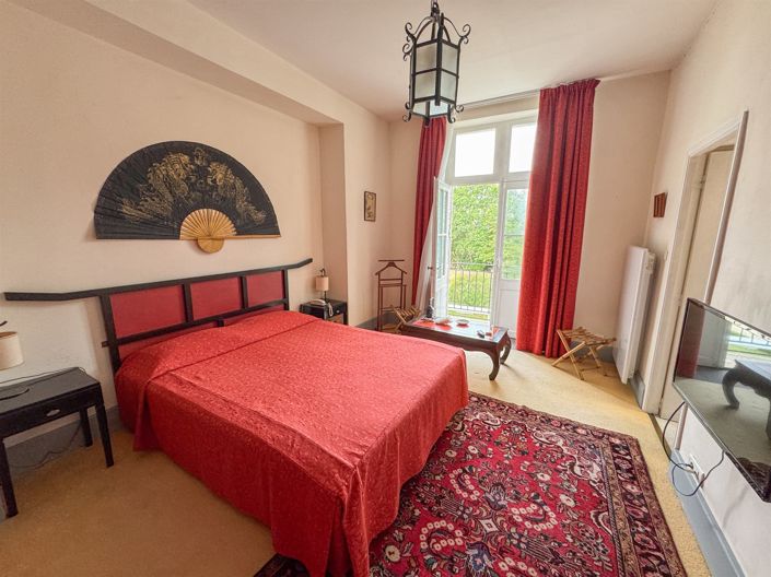 Image No.18-12 Bed Property for sale