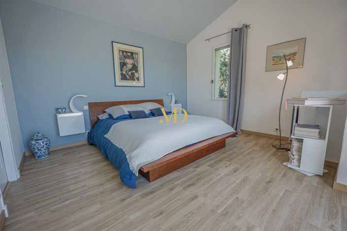 Image No.18-4 Bed House for sale
