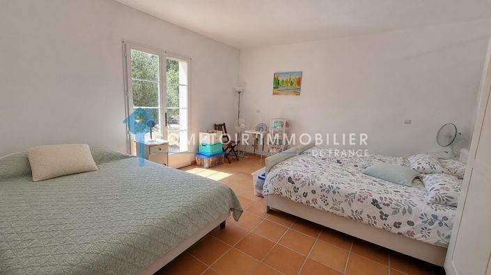 Image No.11-3 Bed House for sale