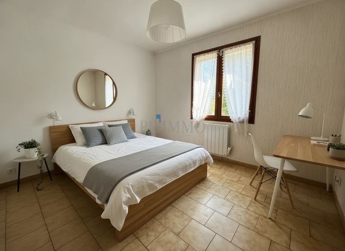 Image No.8-3 Bed House for sale
