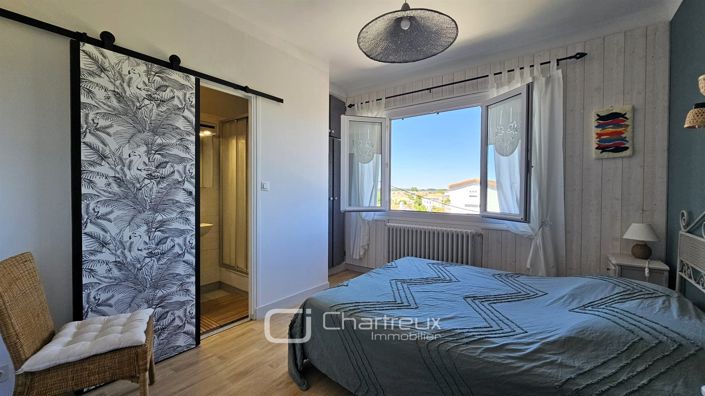 Image No.11-5 Bed House for sale