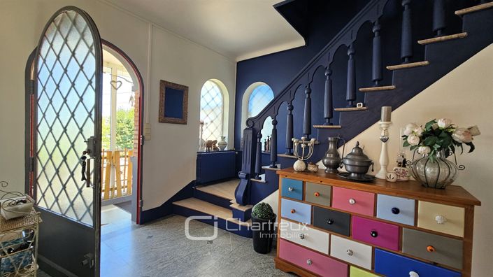 Image No.2-5 Bed House for sale