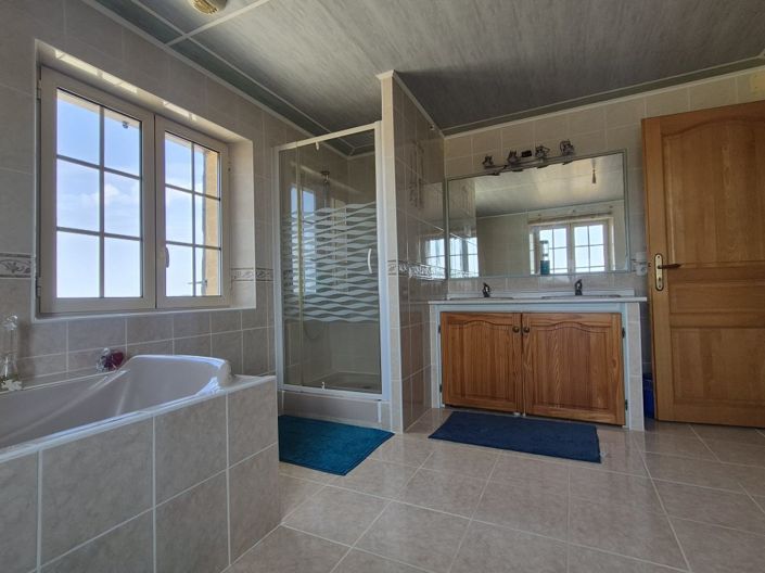 Image No.17-4 Bed House for sale