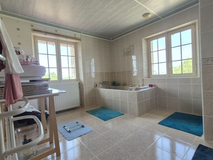Image No.18-4 Bed House for sale