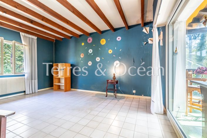 Image No.9-6 Bed House for sale
