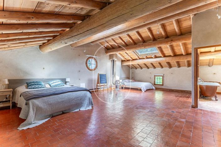 Image No.10-6 Bed House for sale