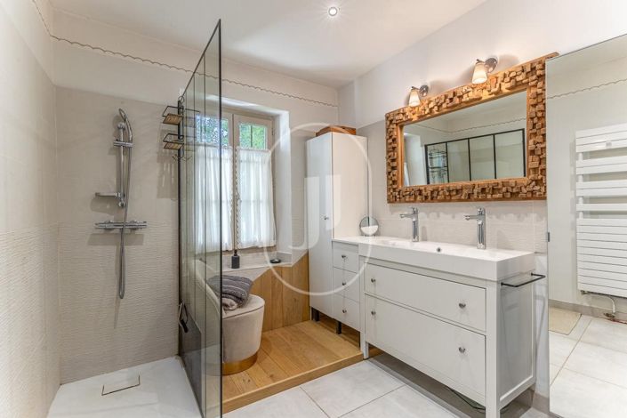 Image No.7-6 Bed House for sale