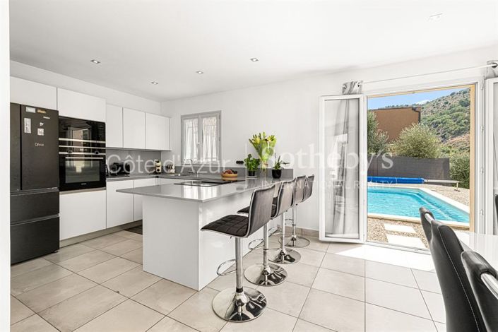 Image No.11-3 Bed House for sale