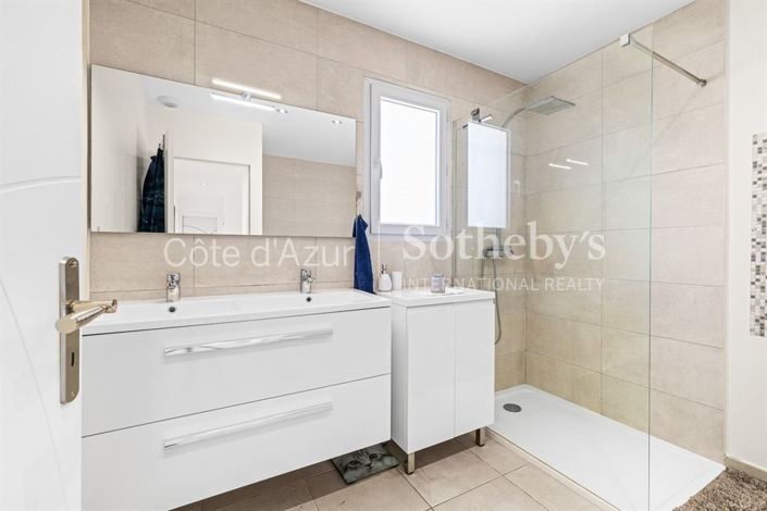 Image No.17-3 Bed House for sale
