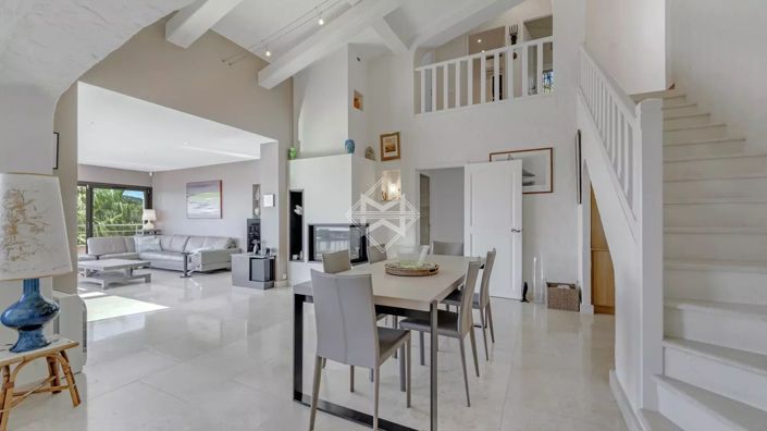 Image No.10-6 Bed House for sale