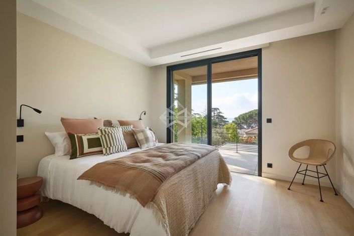 Image No.12-5 Bed House for sale