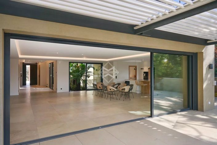 Image No.6-5 Bed House for sale