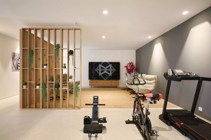 Image No.18-5 Bed House for sale