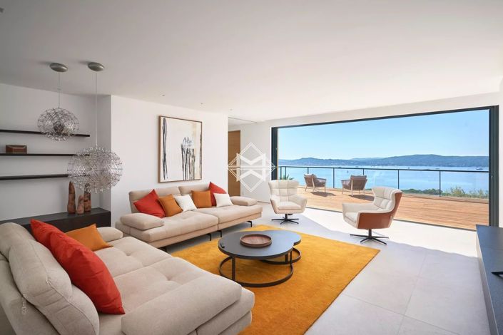 Image No.8-5 Bed House for sale