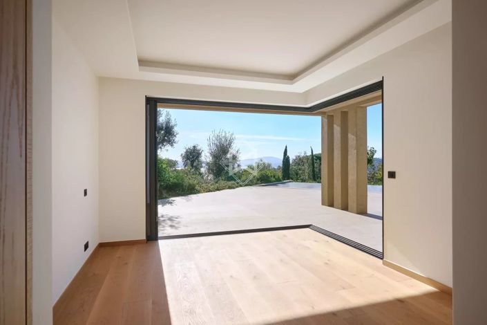 Image No.10-5 Bed House for sale