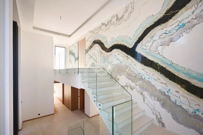Image No.16-5 Bed House for sale