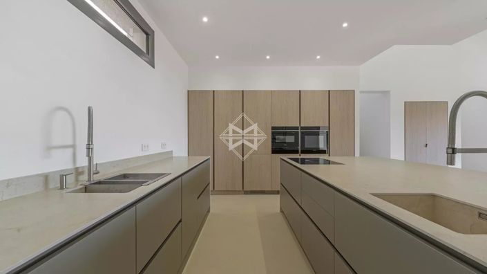 Image No.11-5 Bed House for sale