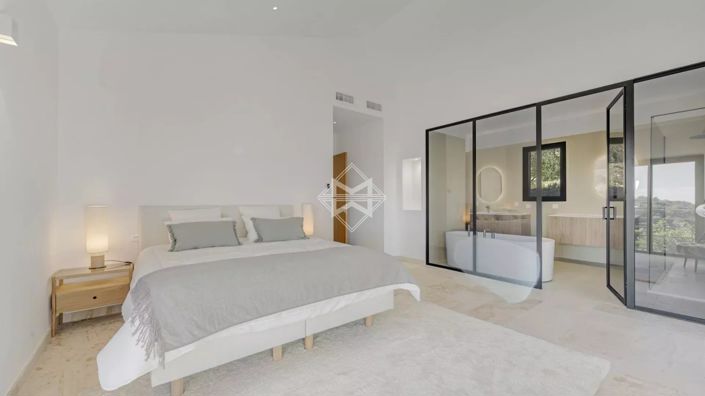 Image No.12-5 Bed House for sale