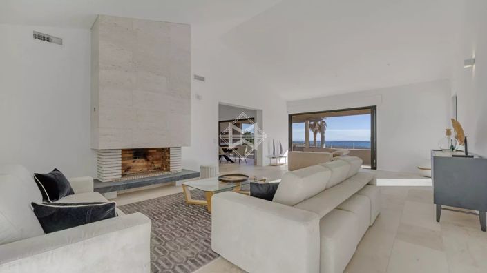 Image No.8-5 Bed House for sale